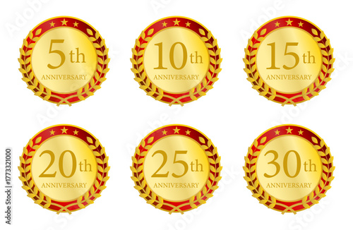 金色の月桂冠フレームで彩った周年記念メダルセット（5th～30th）