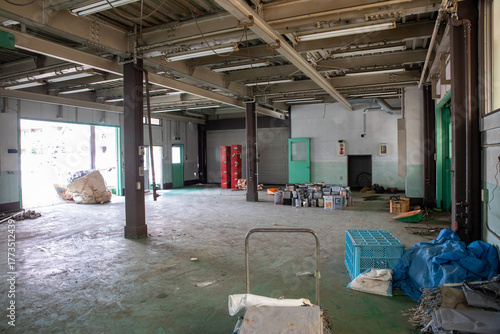 工場の解体,撤去後の工場内
