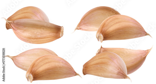 Photos close-up vibrant garlic cloves isolated against pure black backdrop showcasing c