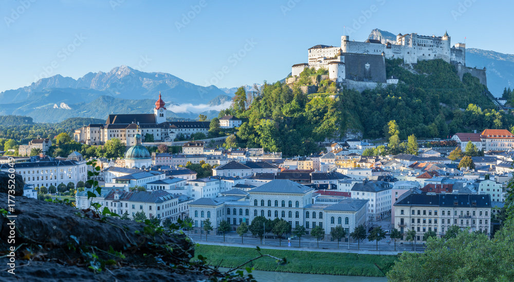 Obraz premium Salzburg - The panorama of old town in the morning light.