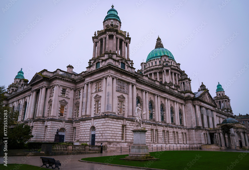 Naklejka premium Belfast City Hall, built between 1898–1906 in Baroque Revival style, stands at Donegall Square in Northern Ireland, UK, as the landmark civic building of the Belfast City Council.