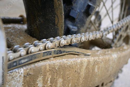 ドロドロのバイクチェーン