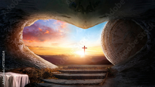 Foto Tomb Empty With Shroud And Crucifixion At Sunrise - Resurrection Of Jesus Christ