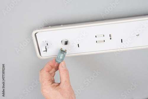 Replacing a starter in a broken fluorescent light