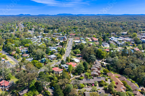 Valokuva Drone aerial photograph of residential buildings and lush suburban foliage located in the town of Springwood in the Blue Mountains in New South Wales, Australia