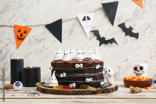 Sweet Halloween cake decora...