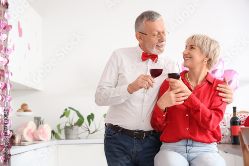 Happy mature couple with gl...
