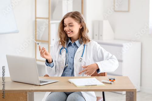 Female doctor with insulin ...
