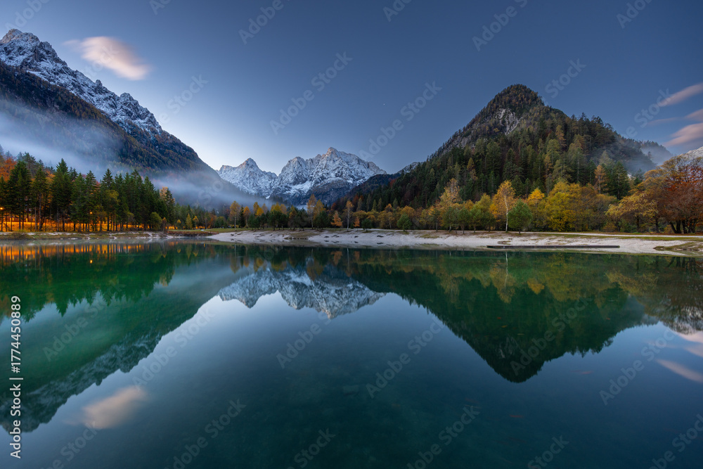 Fototapeta premium Slowenien, Jezero Jasna, Jasna-See, Kranjska Gora