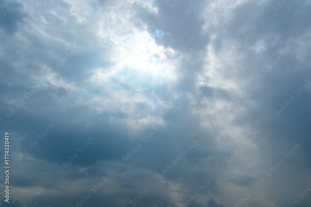 Fototapeta premium The sun and sunlight beginning to appear through the clouds