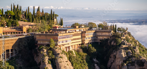 Foto View of Montserrat Monastery, ancient abbey among mountains.