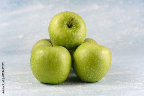 Schilderij op canvas Image of five granny smith apples.