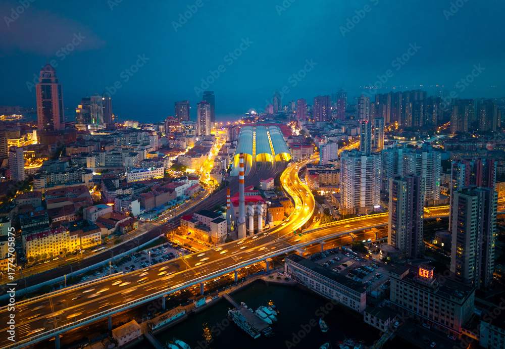 Obraz premium Urban Environment of Qingdao Railway Station and Jiaoning Elevated Road, China