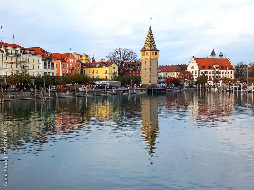 Fototapeta premium Lindau, Hafen mit Mangturm
