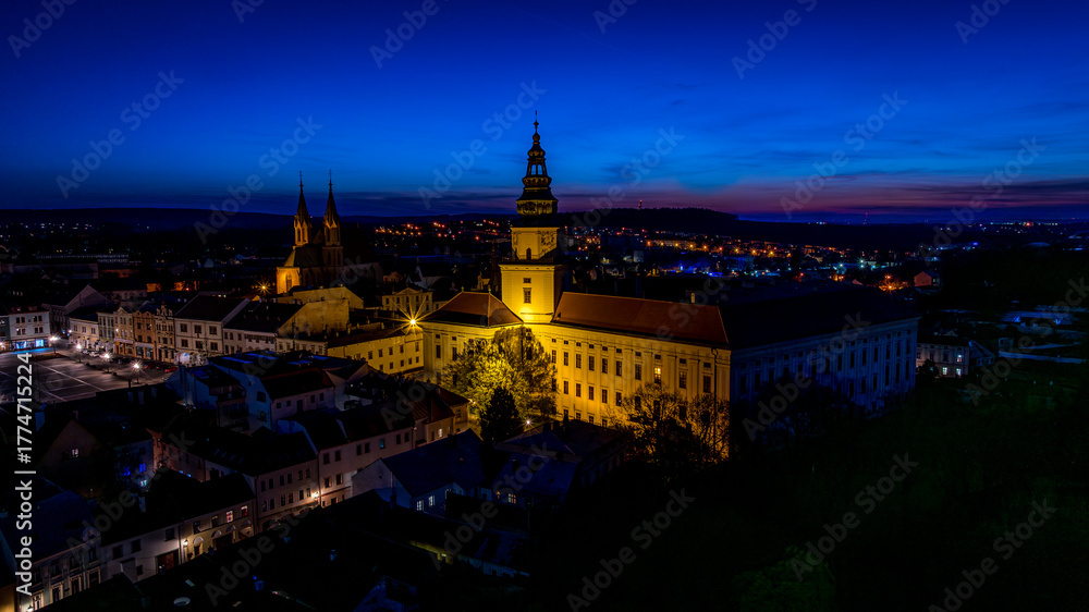 Obraz premium Kroměříž castle at night