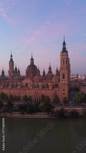 El Pilar de Zaragoza al amanecer vista aérea