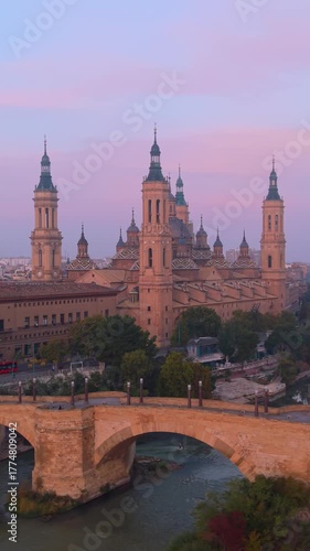 El Pilar de Zaragoza al amanecer vista aérea