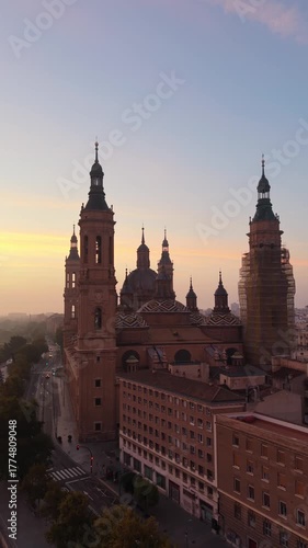 El Pilar de Zaragoza al amanecer vista aérea