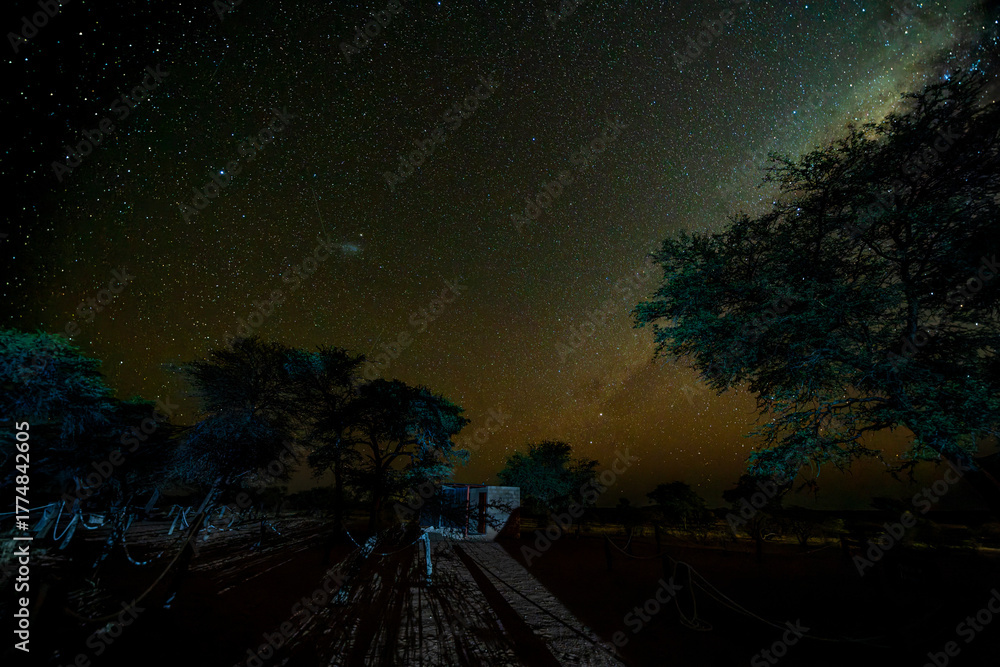 Naklejka premium time lapse of stars and clouds