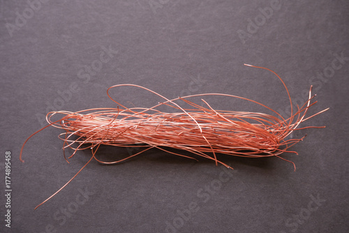 Papier peint A tangled ball of bare copper wire