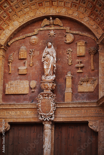 Statue of the virgin Mary at the side entrance of the Cathedral of Palma de Mallorca