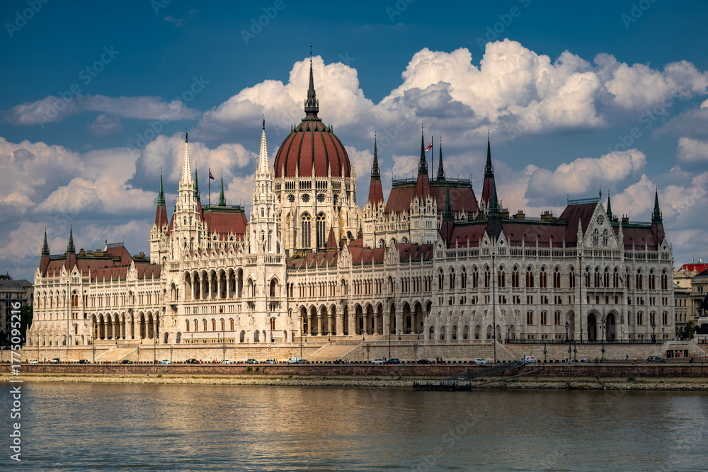 Obraz premium Panorama of Budapest with Danube and Parliament. Gothic architectural in Budapest. Historic landmark and national symbol of Hungary on Danube. Tourism with Hungarian Parliament view.