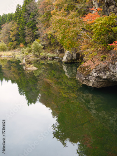 塔のへつりの紅葉