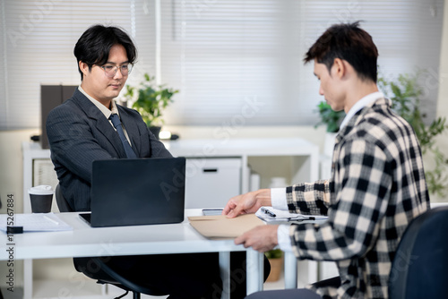 Wallpaper Mural Employees are presenting work to their boss in the office. Torontodigital.ca
