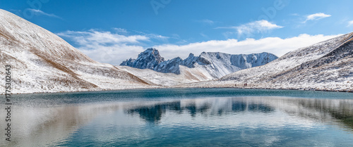 Ai piedi del Monte Oronaye, nella bellissima valle dell’Ubayette, il Lago della Reculaye