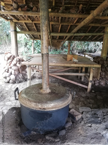 Photos Traditional Balinese house architecture, with wooden and bamboos materials