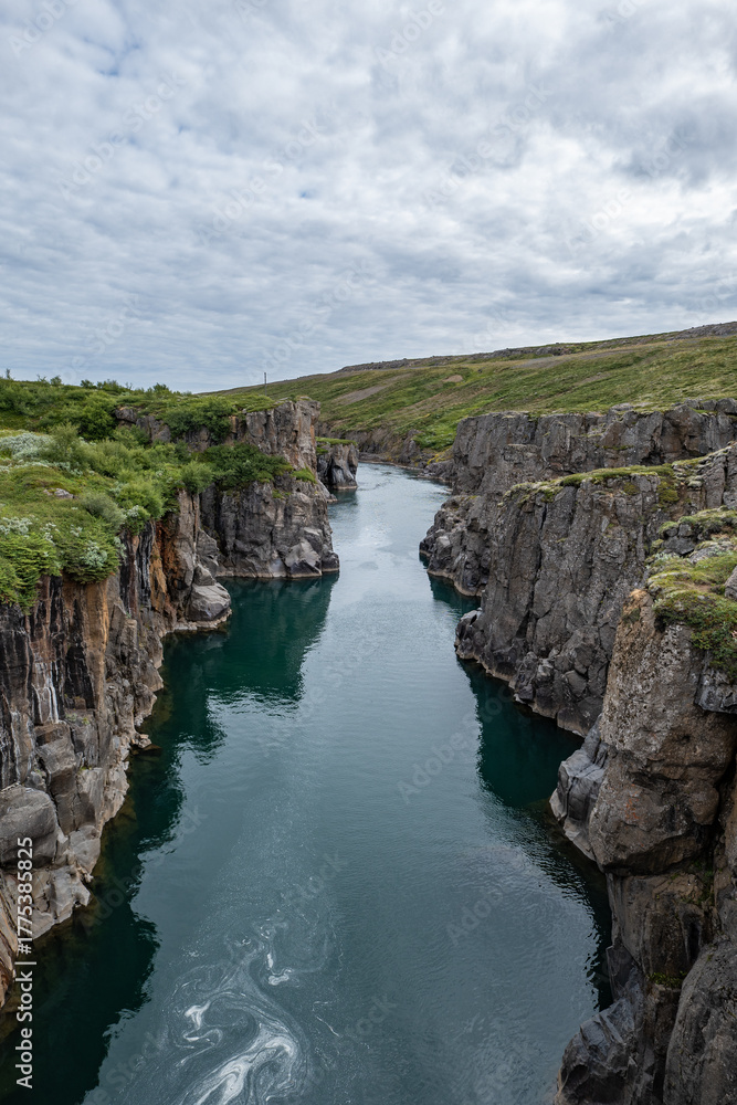 Obraz premium river in a canyon in Iceland