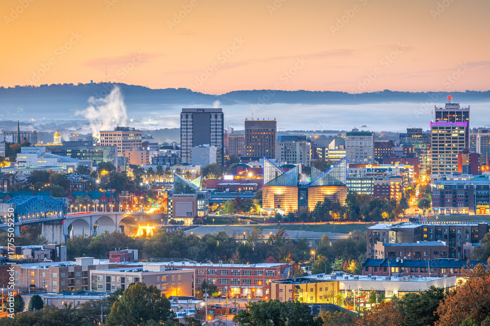 Obraz premium Chattanooga, Tennessee, USA downtown city skyline at dusk. 751