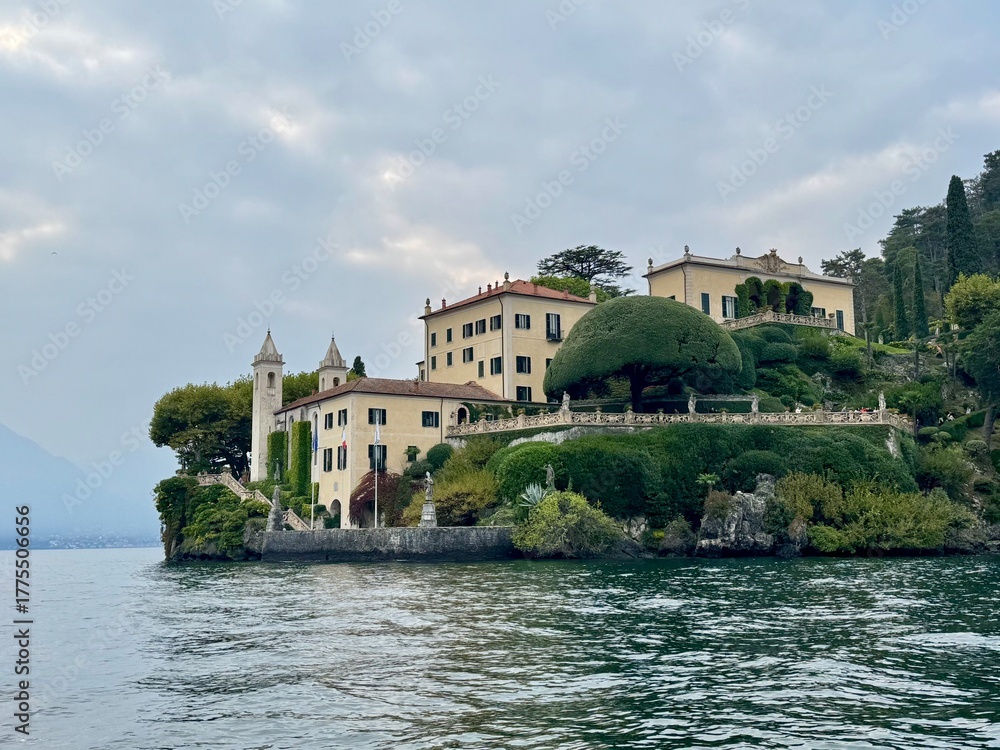 Fototapeta premium Elegant Lakeside Villa Surrounded by Lush Gardens and Trees