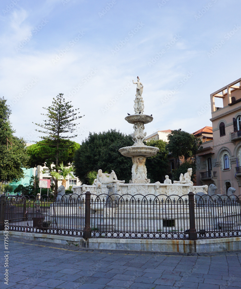 Obraz premium Fountain in city centre of Messina, Sicily