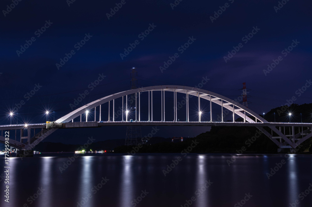 Fototapeta premium 夜の伊万里湾大橋
