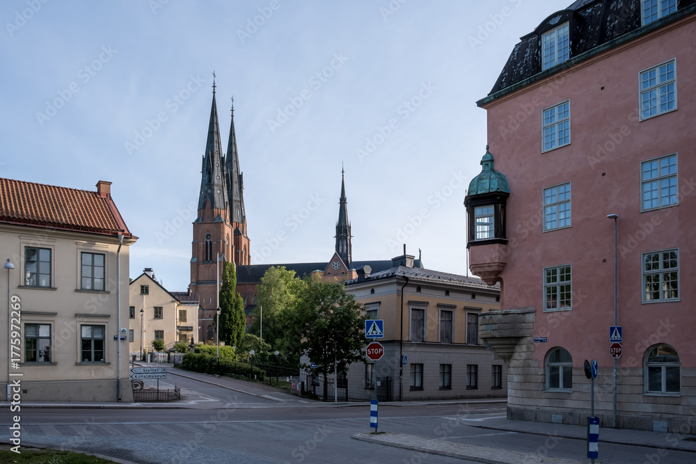 Obraz premium Uppsala, Sweden – View of the city center with the Uppsala Cathedral dominating the skyline, a Gothic landmark and the largest church in Scandinavia, symbol of Swedish religious heritage.