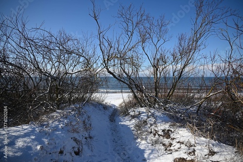 Fototapeta Naklejka Na Ścianę i Meble -  Winter coast of the Baltic Sea in Latvia.