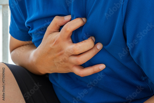 Schilderij op canvas Chest pain with shortness of breath may signal heart disease—often caused by blocked arteries, poor circulation, or cardiac muscle strain during exertion