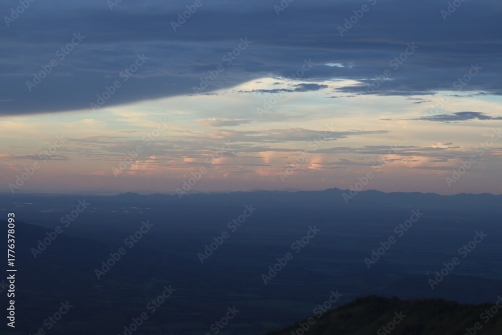 Obraz premium Volcano Sunset