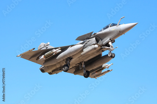 Photos Armamento. Avión de combate modeerno aterrizando