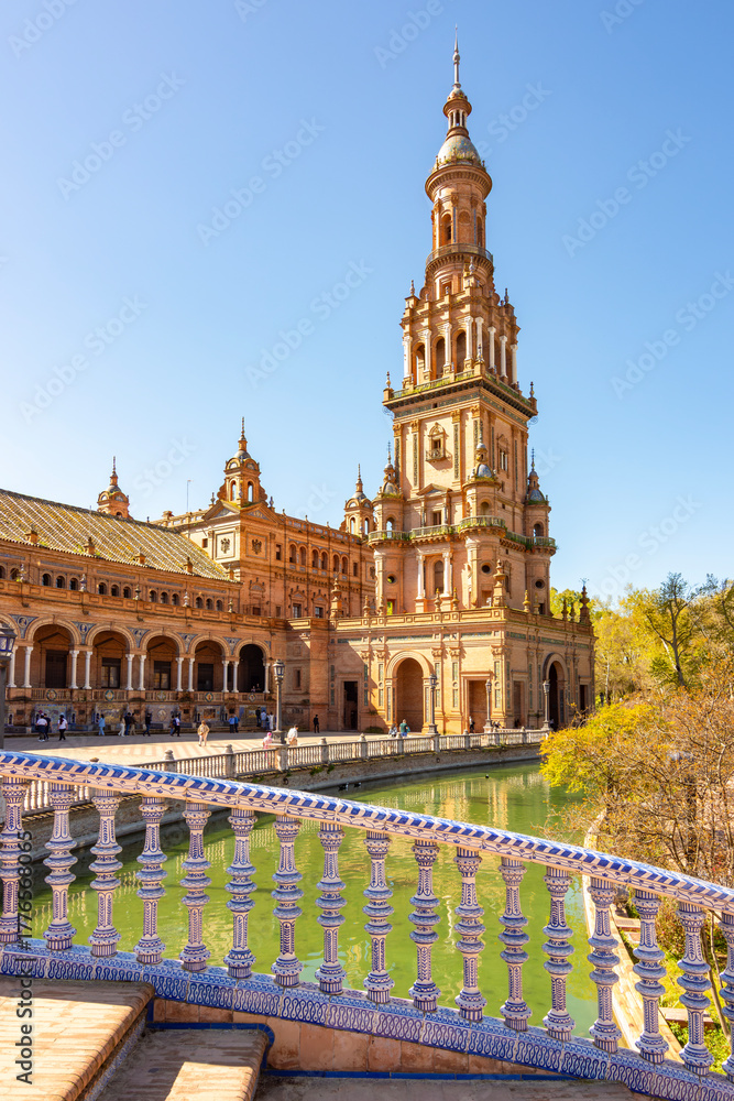 Fototapeta premium Architecture of Spain square in Maria Luisa park, Seville, Spain