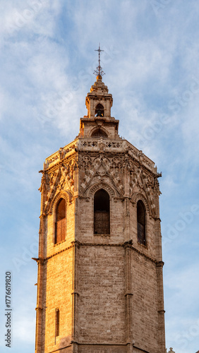 Fotografía VALENCIA, SPAIN – NOVEMBER 1, 2025: The Miguelete bell tower of Valencia Cathedr