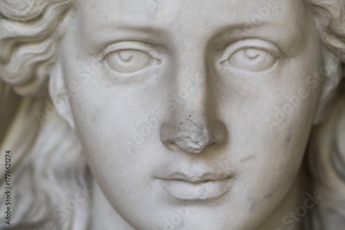 Ingeborg with the falcon, detail, classical round sculpture of a female figure on a round plinth, marble, Städtisches Lapidarium, City of Stuttgart, Baden-Württemberg, Germany