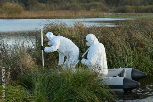 Geflügelpest in Brandenburg, Bergung toter Kraniche.