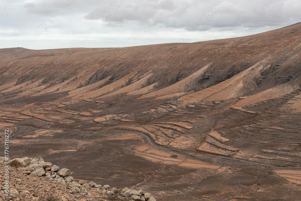 Fototapeta premium Valle de Vallebrón, paisaje árido del norte de Fuerteventura
