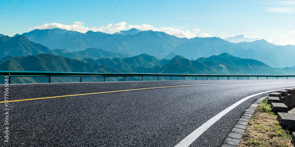 Obraz premium Asphalt highway road and green mountain natural landscape in the morning