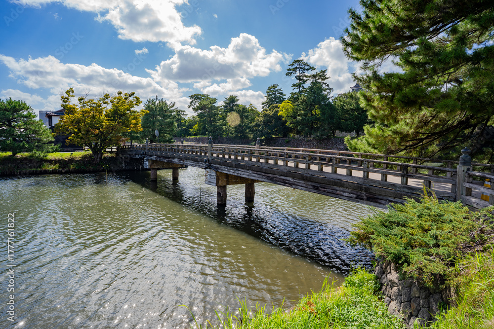 Fototapeta premium 松江城の宇賀橋の風景