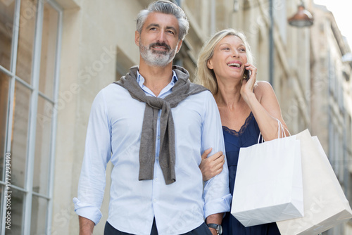 Canvas Print portrait of mature couple with shopping bags outdoors