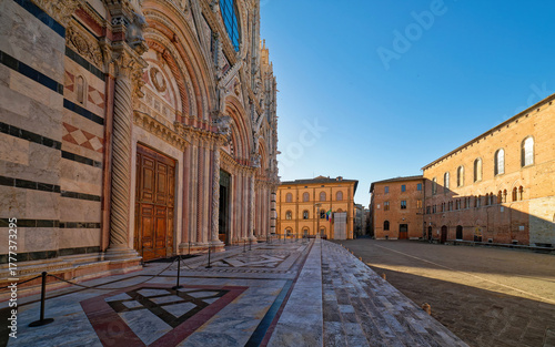 A different perspective on Siena’s Piazza Duomo, where the Cathedral meets the elegance of Via del Capitano. Marble grandeur, historic facades, and soft light converge in a timeless Tuscan scene.