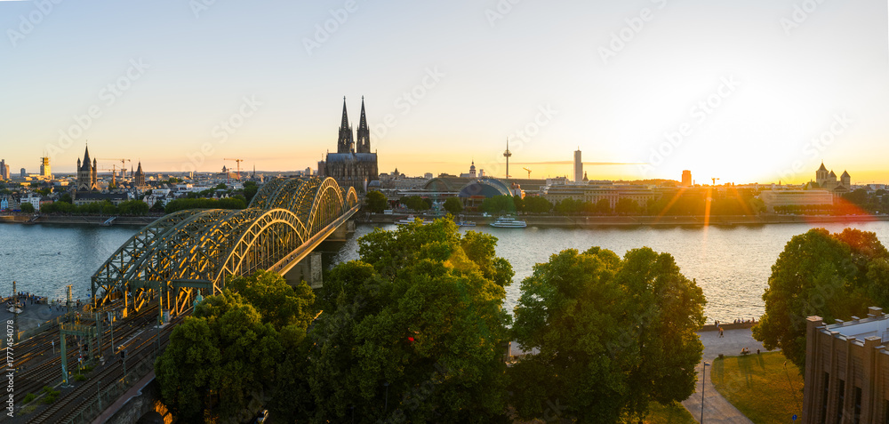 Naklejka premium Cologne Cityscape during summer